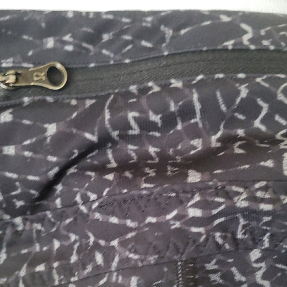 Lululemon SoulCycle Black Short Leggings Sz 8 - Picture 8 of 10